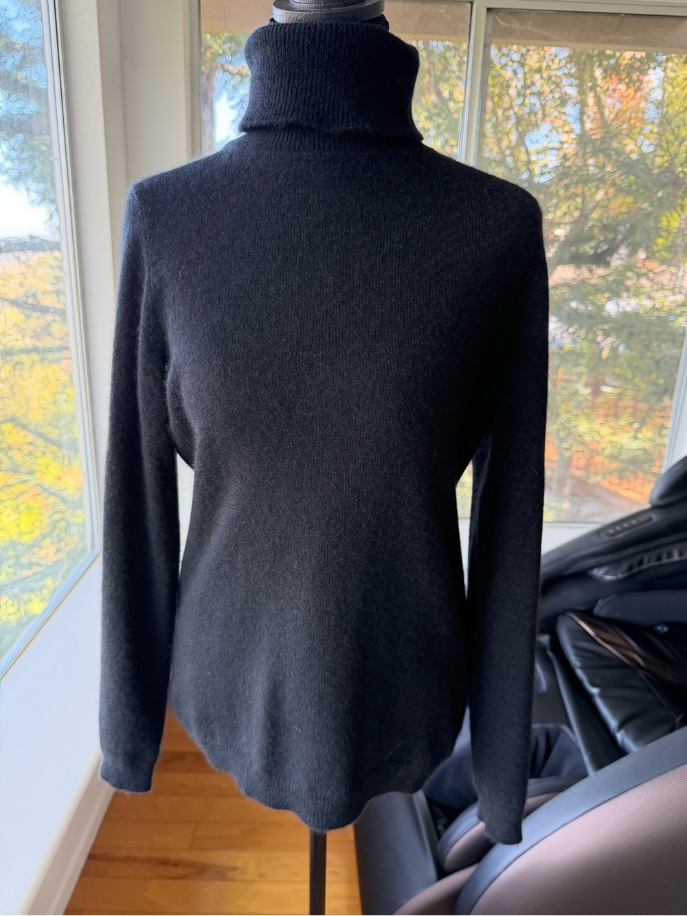 Like New Classic Black Turtleneck 100% Cashmere Sweater Small